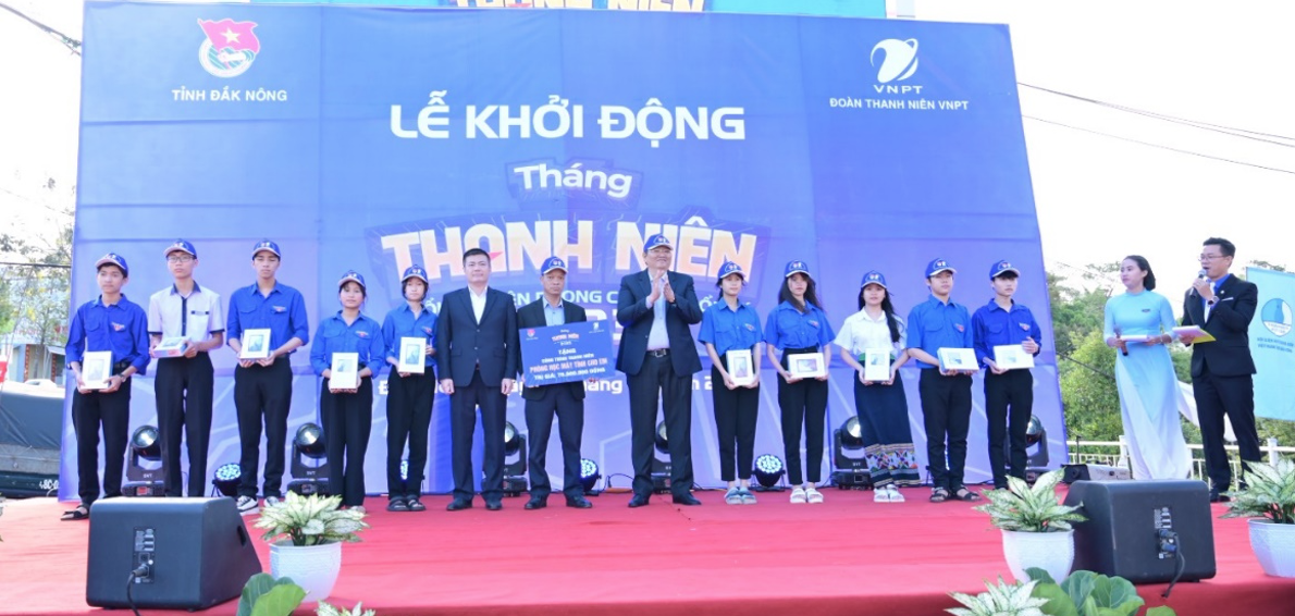 Đoàn[-]thanh[-]niên[-]VNPT[-]phối[-]hợp[-]với[-]Tỉnh[-]Đoàn[-]Đăk[-]Nông[-]tổ[-]chức[-]lễ[-]khởi[-]động[-]Tháng[-]Thanh[-]niên[-]năm[-]2023
